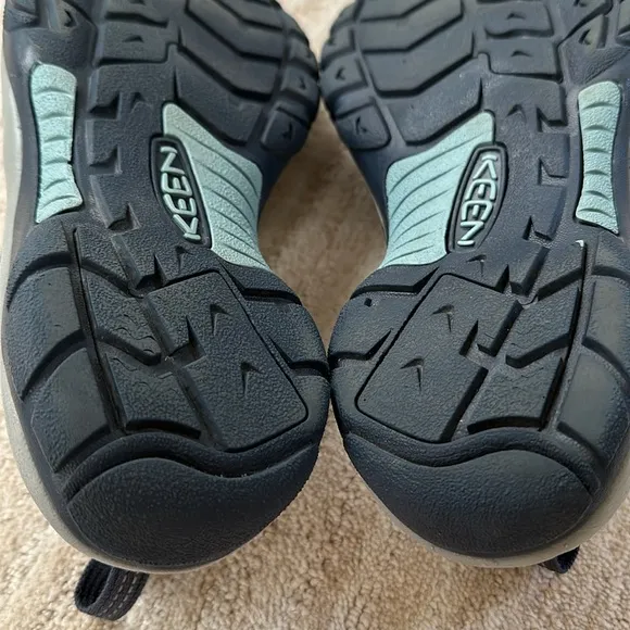 EUC Keen Women's Newport H2 Sandal Water Shoe Navy/Smoke Blue Size 8.5