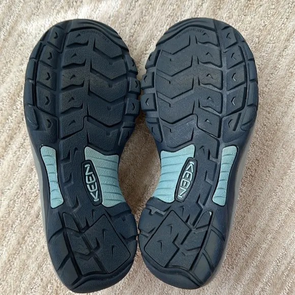 EUC Keen Women's Newport H2 Sandal Water Shoe Navy/Smoke Blue Size 8.5