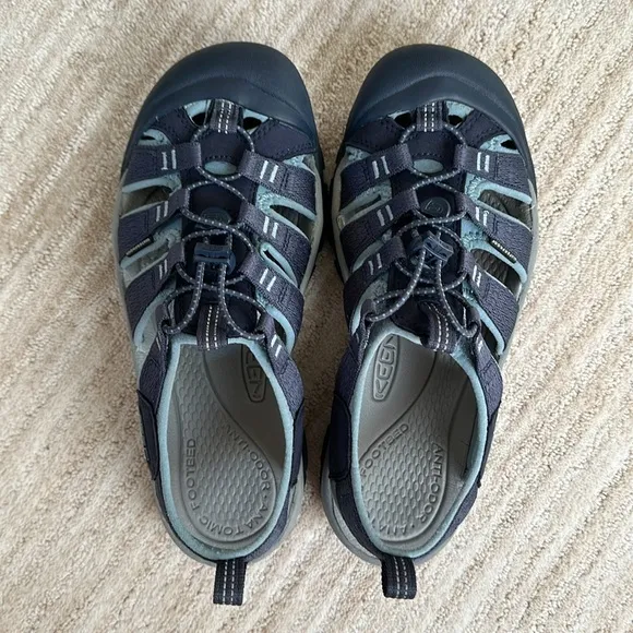EUC Keen Women's Newport H2 Sandal Water Shoe Navy/Smoke Blue Size 8.5