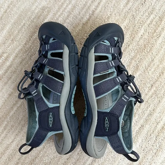 EUC Keen Women's Newport H2 Sandal Water Shoe Navy/Smoke Blue Size 8.5