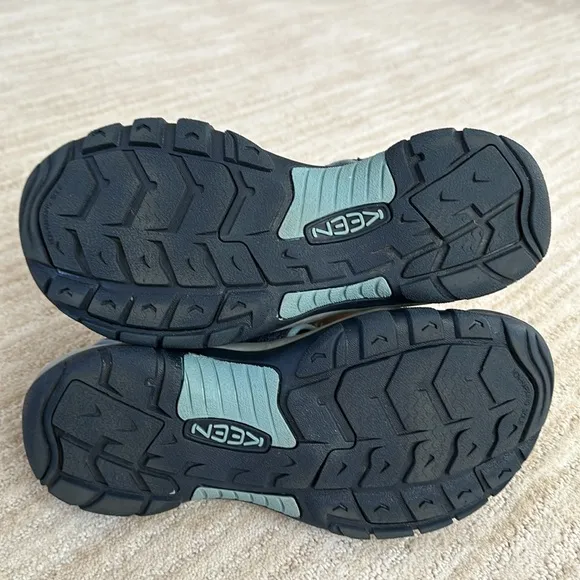EUC Keen Women's Newport H2 Sandal Water Shoe Navy/Smoke Blue Size 8.5