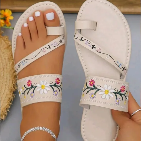 Fashionable Women Embroidery Flower Band Open Toe Slippers