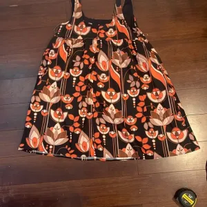 Floral Sleeveless Dress in Black and Orange NWT EVA FRANCO MEDIUM