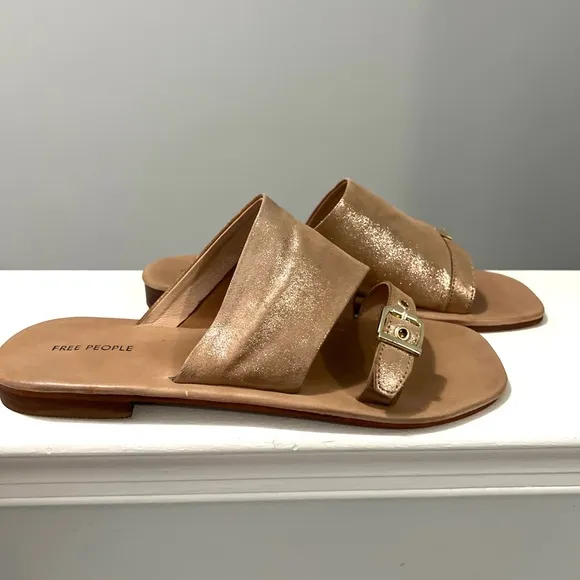 🌻🆕FREE PEOPLE MILA MINIMAL FLAT SANDAL-ROSE GOLD COLOR-SIZE 8.5