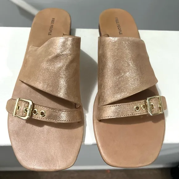 🌻🆕FREE PEOPLE MILA MINIMAL FLAT SANDAL-ROSE GOLD COLOR-SIZE 8.5