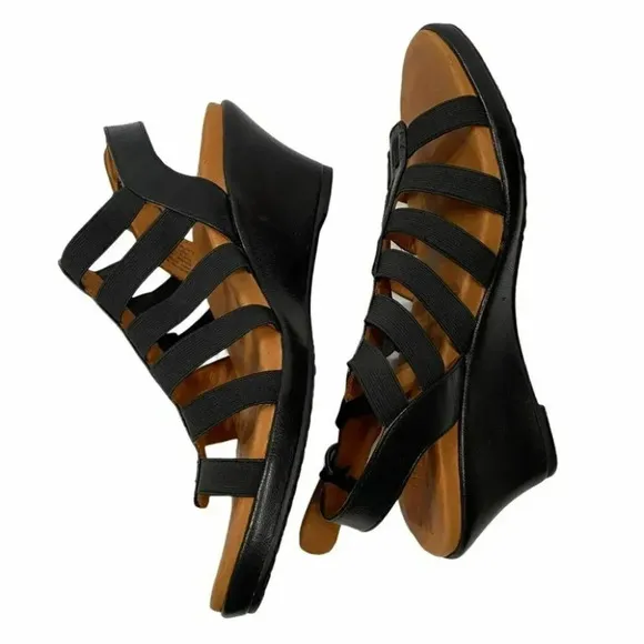 Gentle Souls 9M black leather strappy wedges sandals NWOT