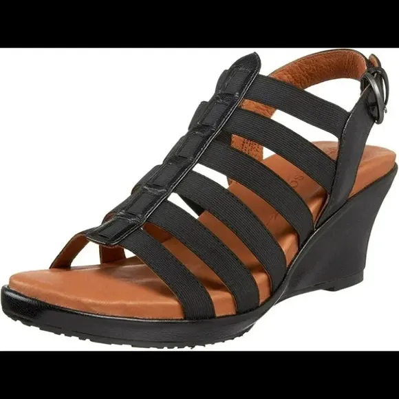 Gentle Souls 9M black leather strappy wedges sandals NWOT