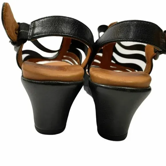 Gentle Souls 9M black leather strappy wedges sandals NWOT