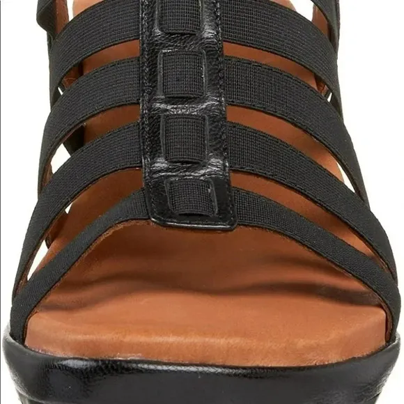 Gentle Souls 9M black leather strappy wedges sandals NWOT