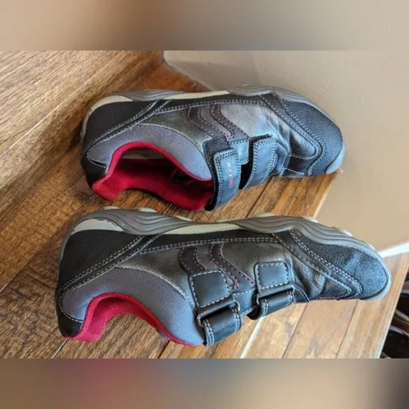 GEOX respira big kids Velcro leather runners gray &amp; red  size 7