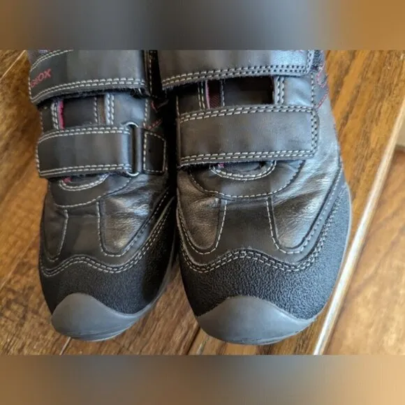 GEOX respira big kids Velcro leather runners gray &amp; red  size 7