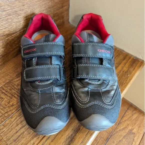 GEOX respira big kids Velcro leather runners gray &amp; red  size 7