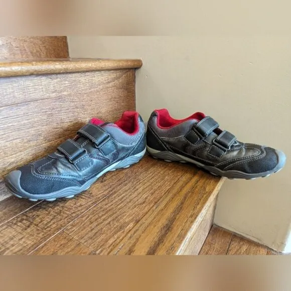 GEOX respira big kids Velcro leather runners gray &amp; red  size 7