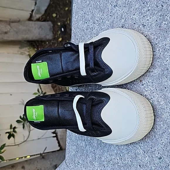 Globe Gillette Black/Cream Skateboard Shoes Men's 6.5 Women's 8 NWOT