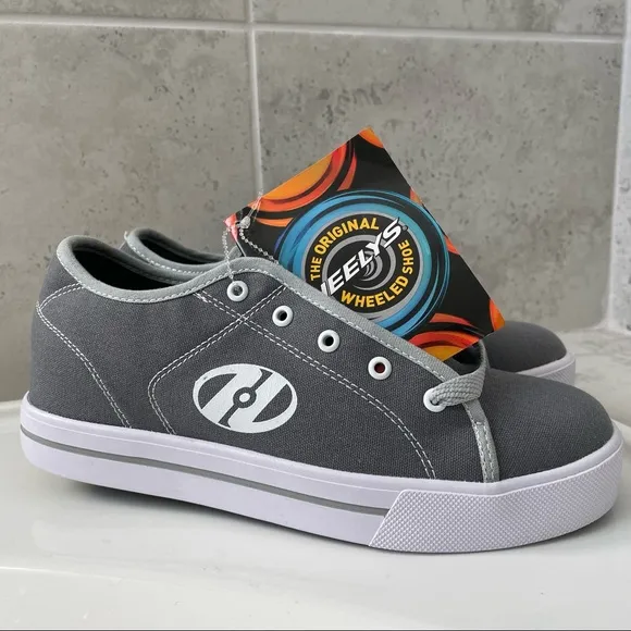 HEELYS X2 CLASSIC Wheeled Shoes Size 4 Youth