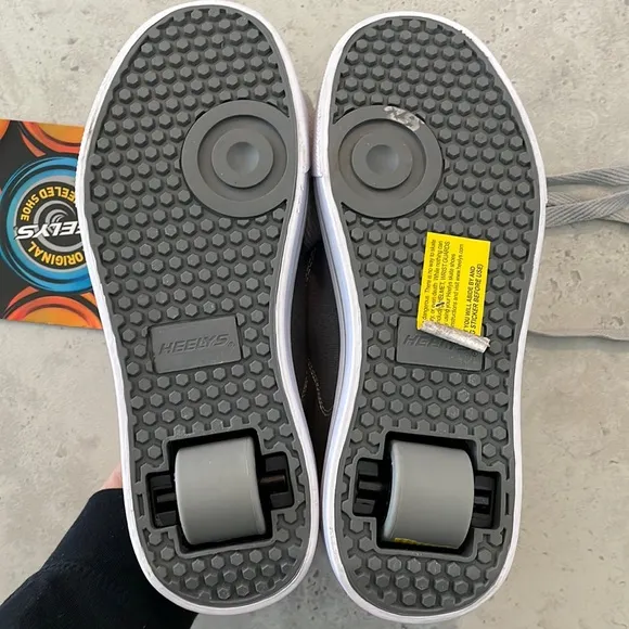 HEELYS X2 CLASSIC Wheeled Shoes Size 4 Youth