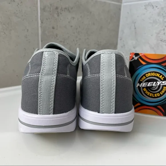 HEELYS X2 CLASSIC Wheeled Shoes Size 4 Youth