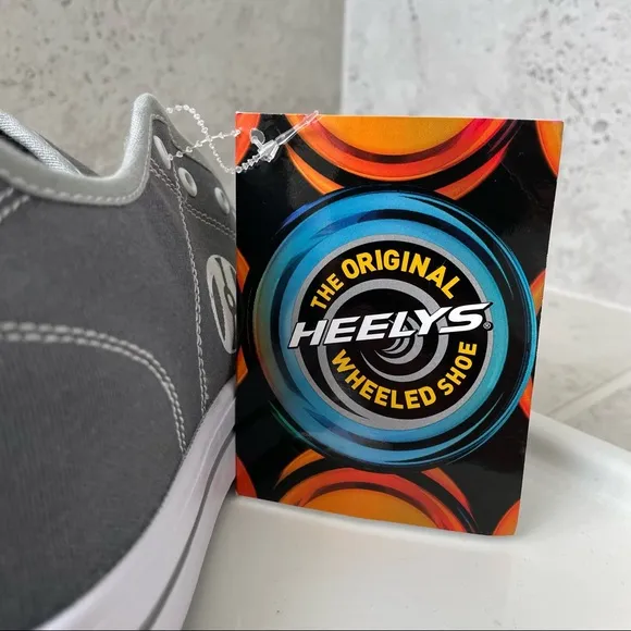 HEELYS X2 CLASSIC Wheeled Shoes Size 4 Youth