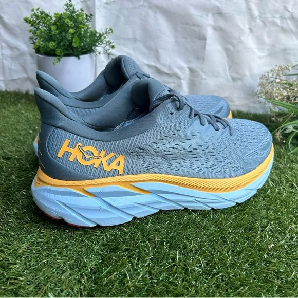 HOKA CLIFTON 8 MEN RUNNINGSHOES (MOUNTAIN SPRING) size 10D gently used