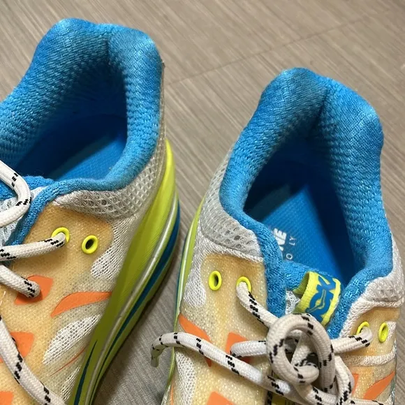Hoka One One Bondi B running shoes Blue Logo mixed with Spring colors size 9.5