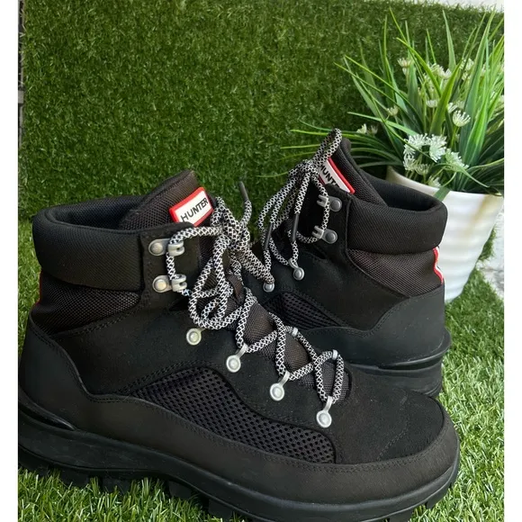 Hunter Original Explorer boots in black$190.00 men’ size 9 Lace-up gently used