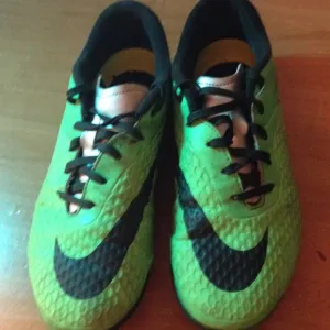 Indoor soccer shoes