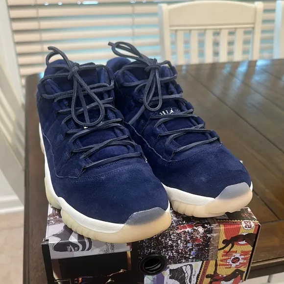 Jordan Blue and White Sneakers Classic Design excellent condition