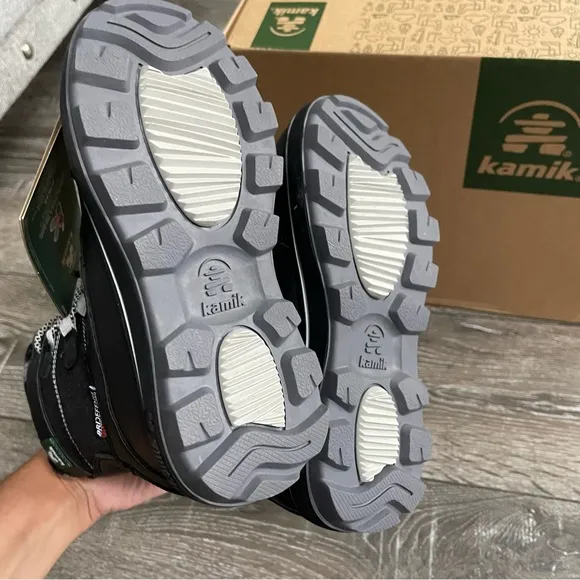 Kamik kids snow boots winter insulated waterproof cinnamon size 11 NEW
