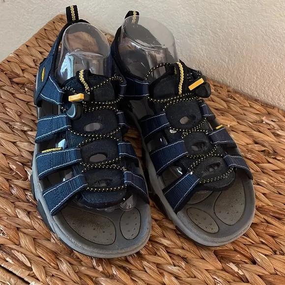 Keen Mens Newport H2 good condition mens size 9 navy blue