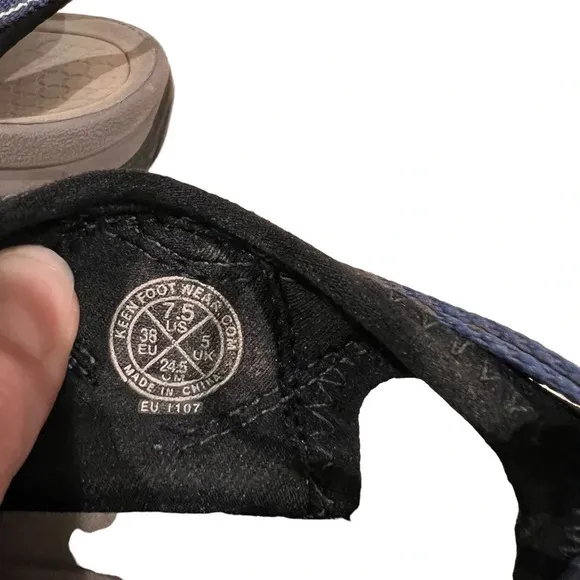 Keen Newport Sandals Closed Toe Sandals Navy Bungee Tie Size 7.5