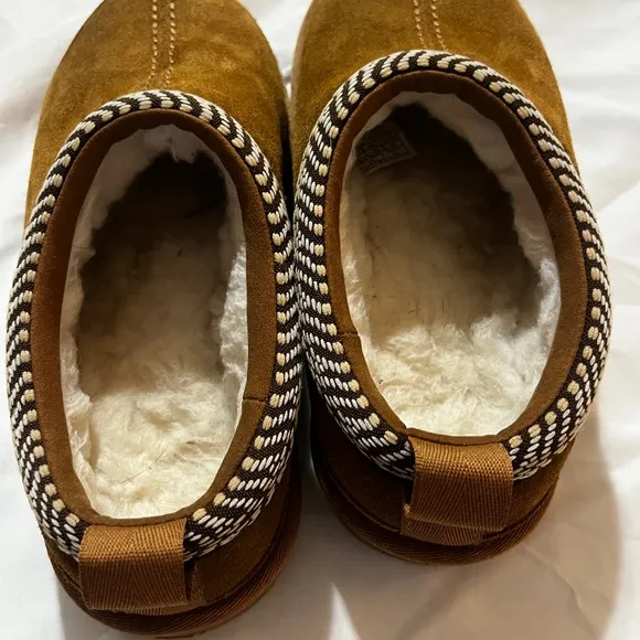 Kids Koolaburra Brown Suede Loafers Slip-Ons - Size 6