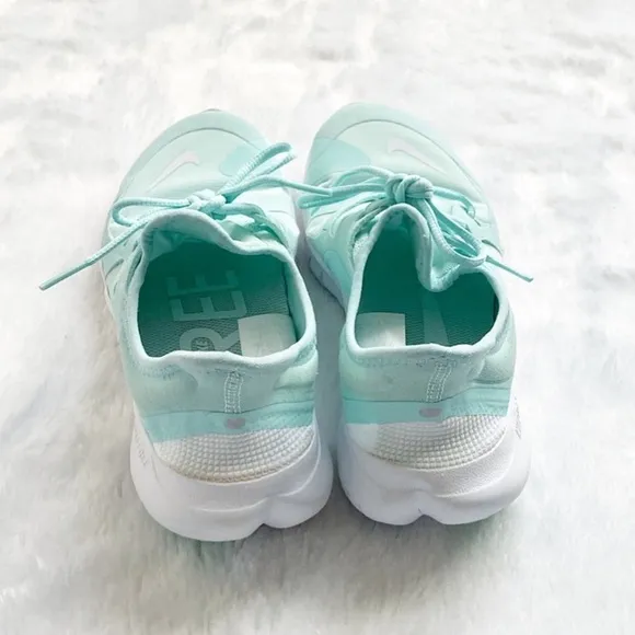 Like New Nike Free Run 5.0 Teal Turquoise and White Running Tennis Shoes, size 7