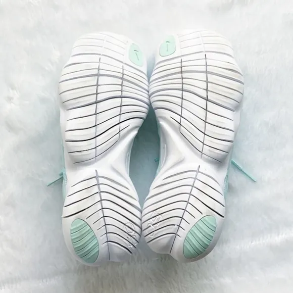 Like New Nike Free Run 5.0 Teal Turquoise and White Running Tennis Shoes, size 7