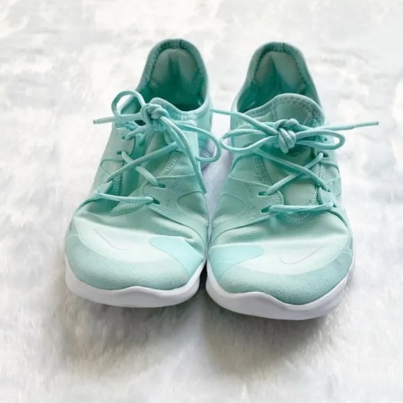 Like New Nike Free Run 5.0 Teal Turquoise and White Running Tennis Shoes, size 7