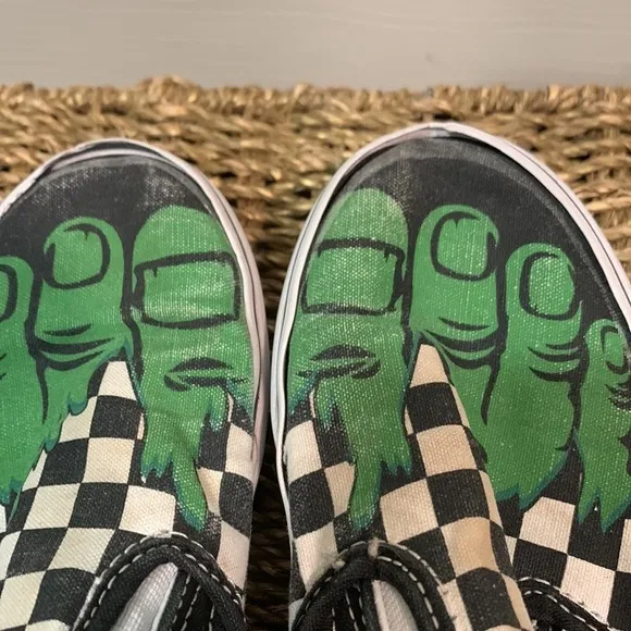 Limited Edition Vans x Marvel The Incredible Hulk Classic Slip On Sneakers Y 2