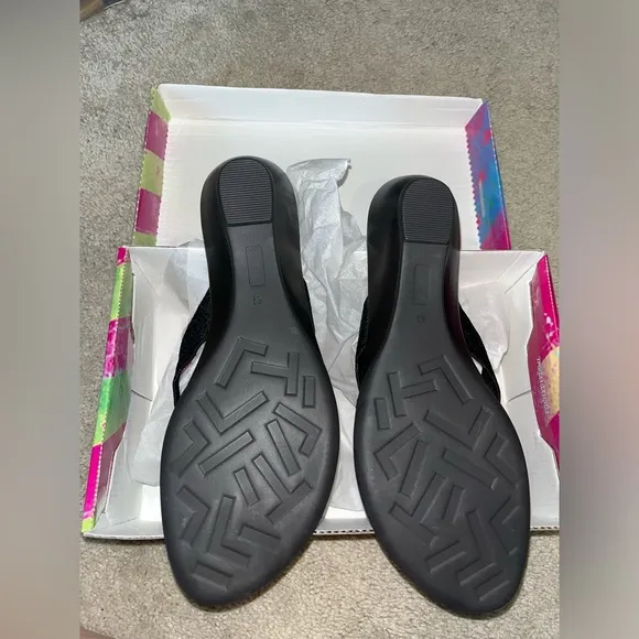 Love and Liberty Made in USA NEW Black Low Heel Flip Flop Bling Sandals Size 11