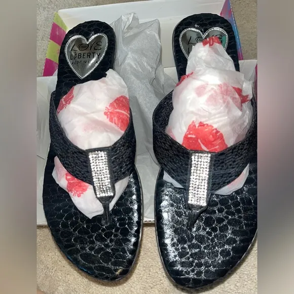 Love and Liberty Made in USA NEW Black Low Heel Flip Flop Bling Sandals Size 11
