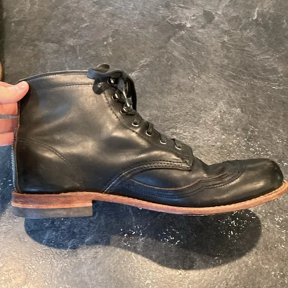Men Wolverine 1000 Mile black leather boots size 12