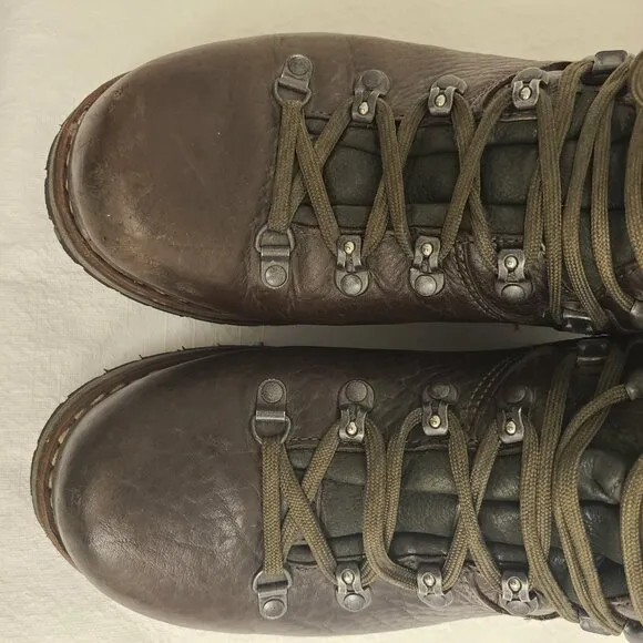Mens HanWag Tashi Hiking Boots Size: 9.5 Color: Brown
