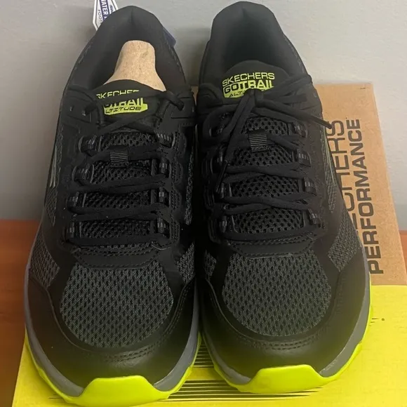 Men’s Skechers Go Run Trail Altitude Shoe Black/Lime Size 8.5 NIB