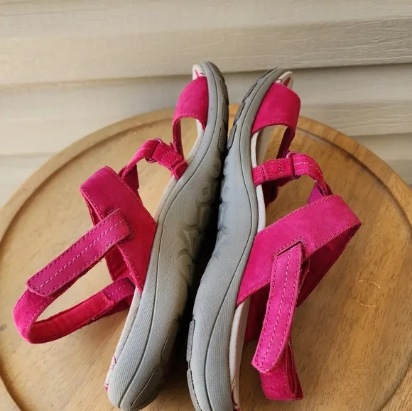 Merrell swivel women's rose red sandals