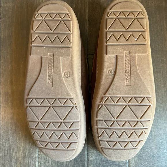 MINNETONKA Suede Leather Size 10 House shoes Slippers Pile Lined Hardsole Comfy