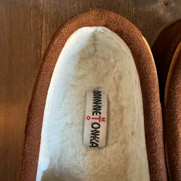 MINNETONKA Suede Leather Size 10 House shoes Slippers Pile Lined Hardsole Comfy