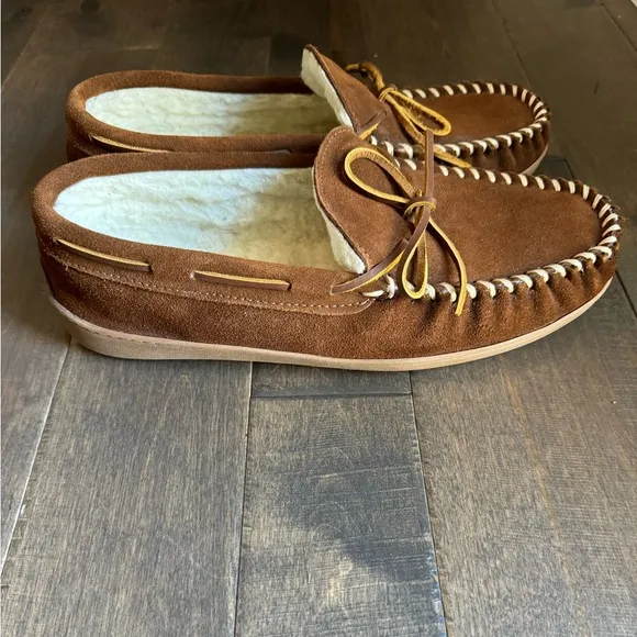 MINNETONKA Suede Leather Size 10 House shoes Slippers Pile Lined Hardsole Comfy