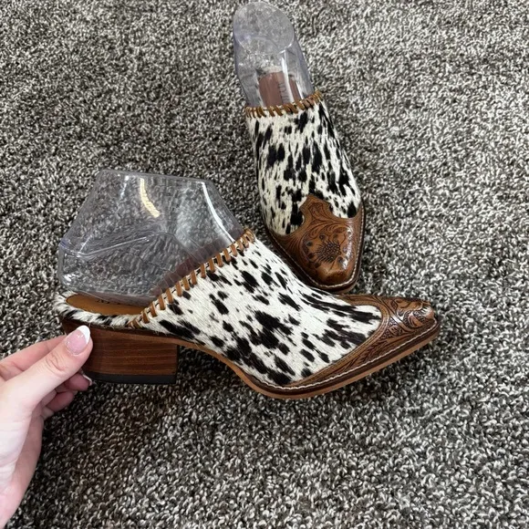 Myra HEELY WESTERN HAND-TOOLED MULES Size 7 Black and White NEW IN BAG