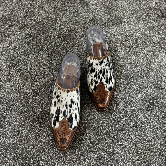 Myra HEELY WESTERN HAND-TOOLED MULES Size 7 Black and White NEW IN BAG