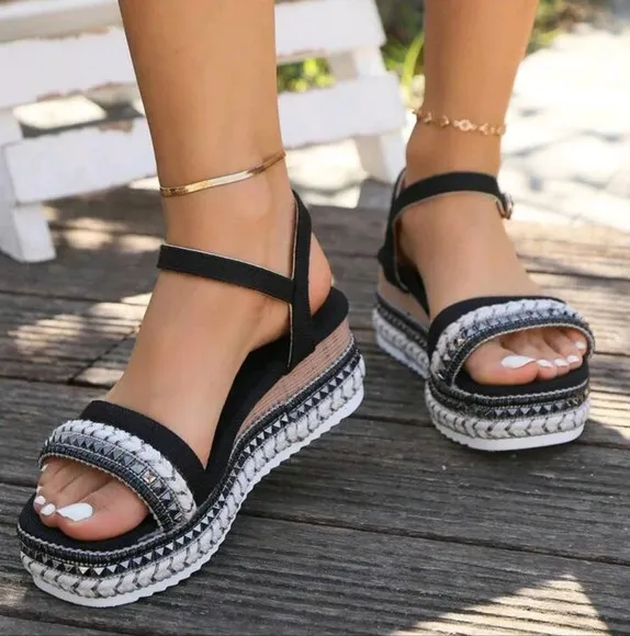 New Arrival Black Rivets Braided Weave Casual Vacation Open Toe Sandals