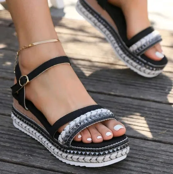 New Arrival Black Rivets Braided Weave Casual Vacation Open Toe Sandals