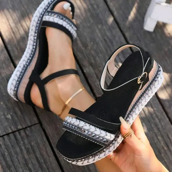 New Arrival Black Rivets Braided Weave Casual Vacation Open Toe Sandals
