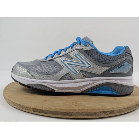 New Balance 1540v3 Womans Size 9 Wide D Silver Blue Running Shoes Sneakers‎